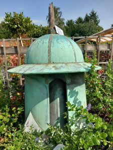 A rare opportunity to purchase a vintage copper roof finial, from Portsmouth Naval Academy. Gorgeous decorative piece with beautiful coloration and original timber top. Height approx 100cm including timber spike, approx 62cm diameter. A great garden statement piece and an unusual talking point.
REF NWK1082333
Price £1250
