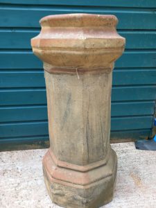 Vintage chimney pot in good condition. Height approx 80cm REF 4424m148